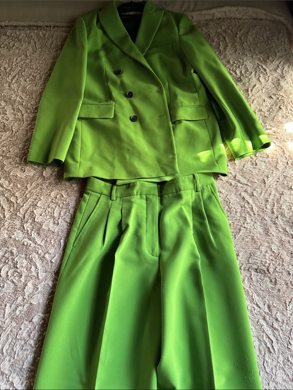 Zara women’s Double-Breasted Suit in Lime Green - Picture 7 of 12
